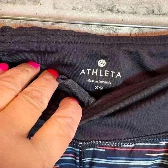 Athleta Ready Set Go striped size XS shorts with two side pockets navy blue pink - Picture 4 of 8